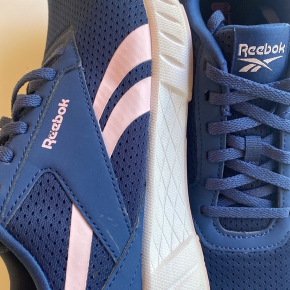 Reebok Sneakers 👟 - Picture 5 of 9